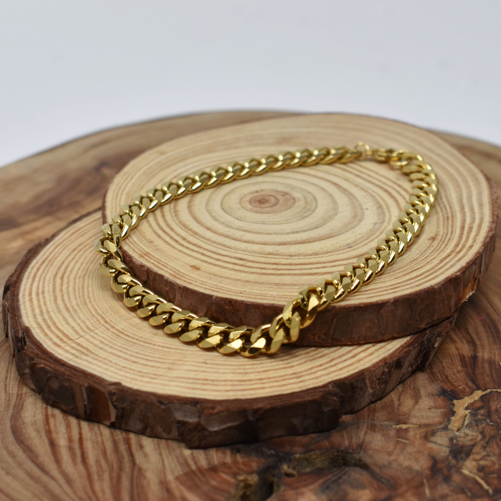 Men's Gold 6mm Curb Bracelet in Stainless Steel. Waterproof. Men's Jewelry.